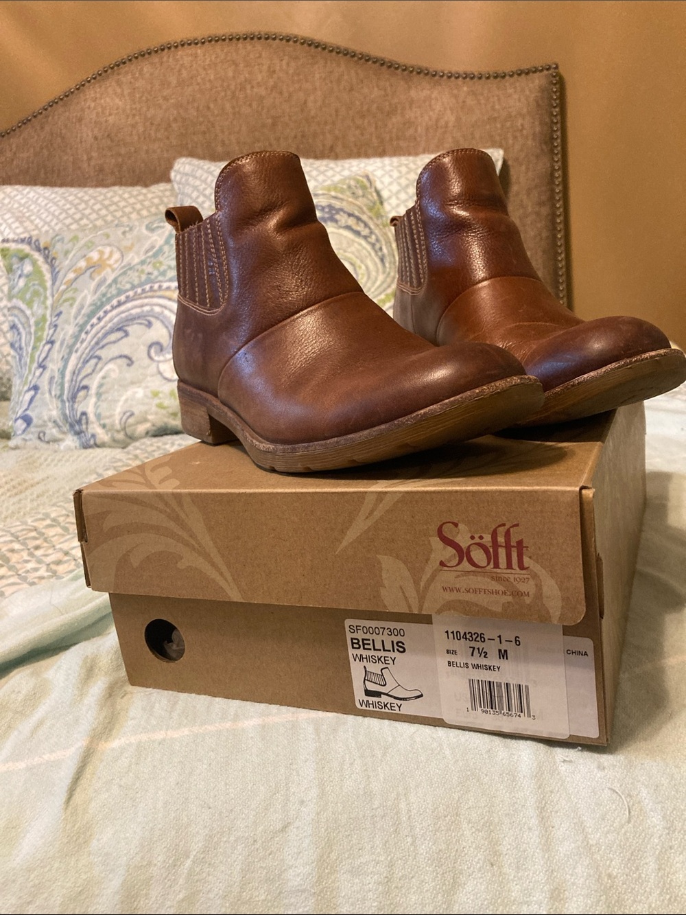 Söfft Whiskey Brown Leather Chelsea Booties